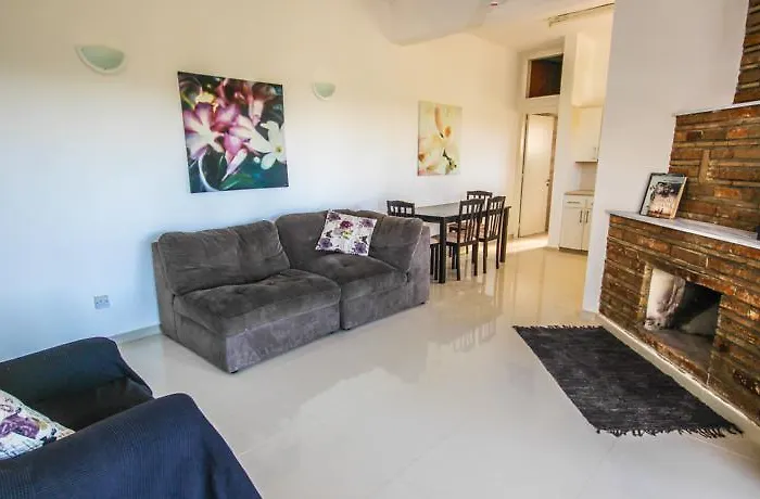 Orchard View * Maroni